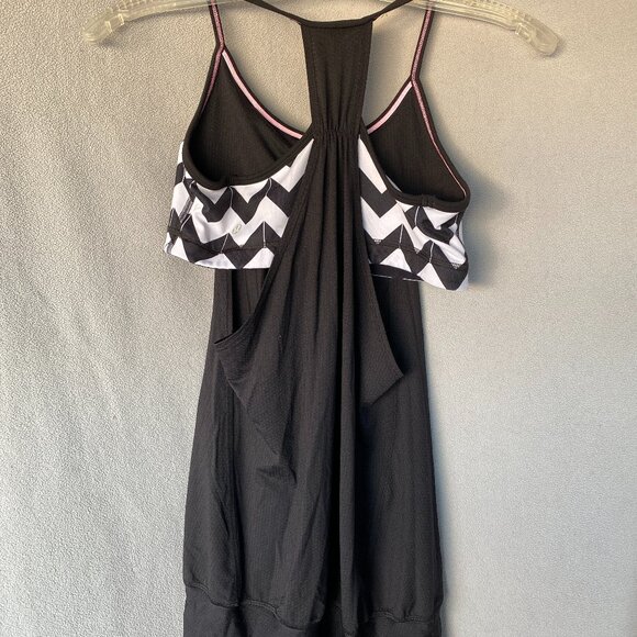 Lululemon No Limits Tank | Black & White Chevron Flowy Racerback Built-In Bra - Picture 4 of 5